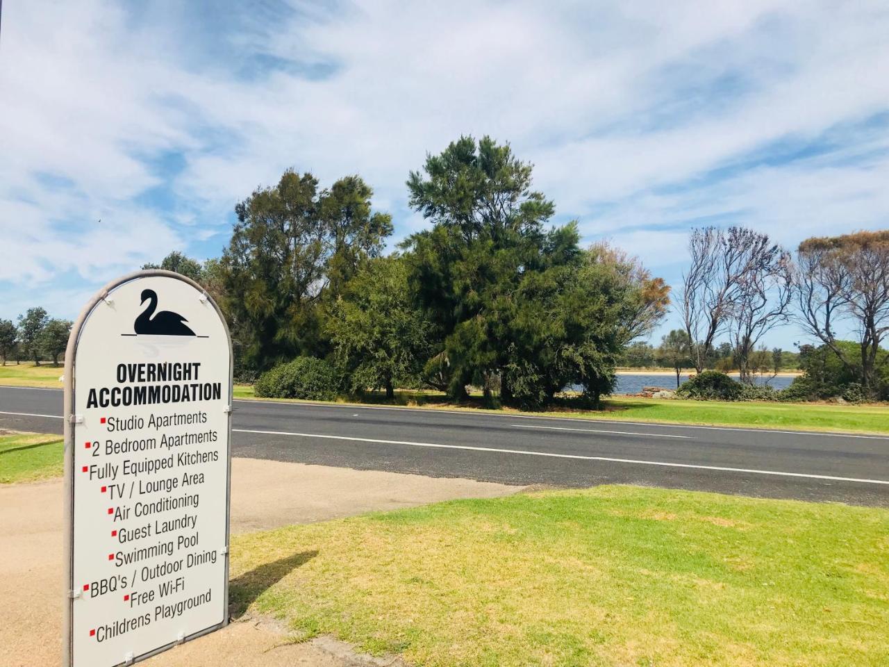 Black Swan Motor Inn Lakes Entrance Exterior foto